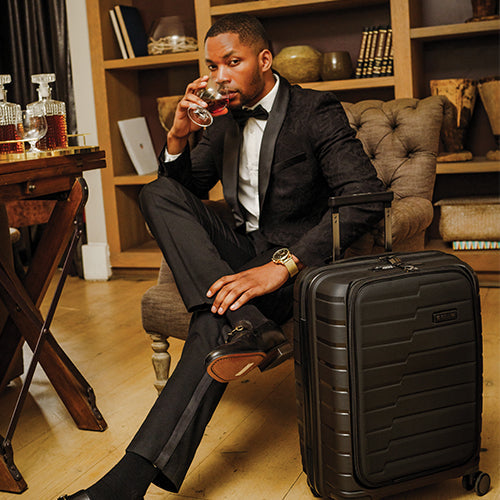 How to Choose the Right Bag for Business Travel: Carry-On, Briefcase or Garment Bag?