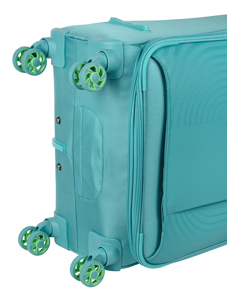 Voyager Synergy Medium 4 Wheel Trolley Case