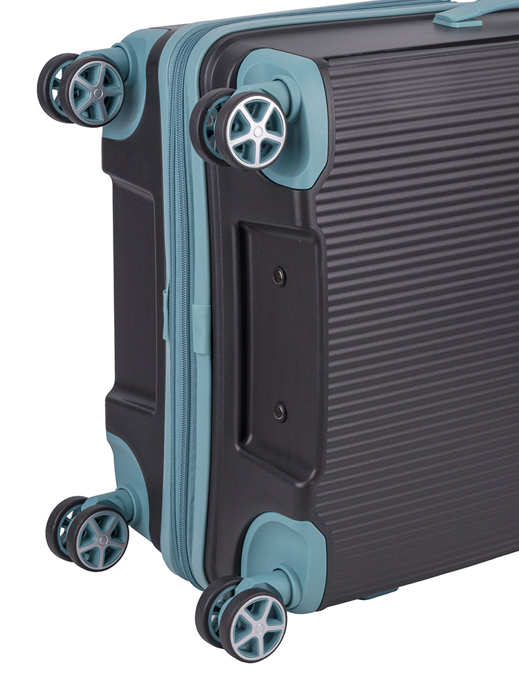 Voyager Traveler Medium 4 Wheel Trolley Case