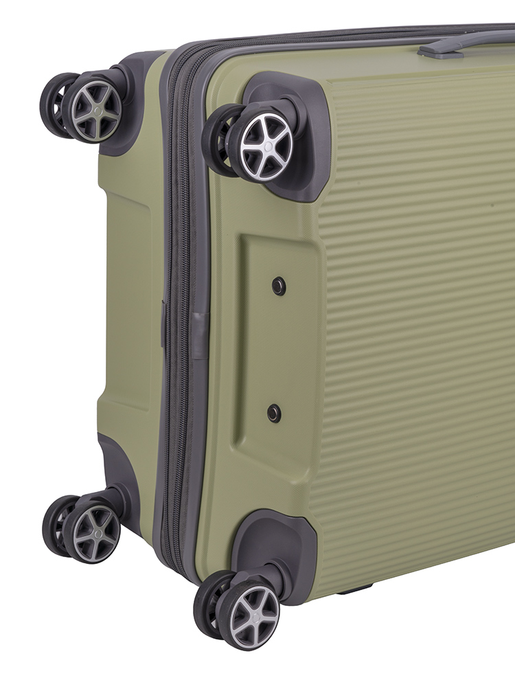 Voyager Traveler Medium 4 Wheel Trolley Case